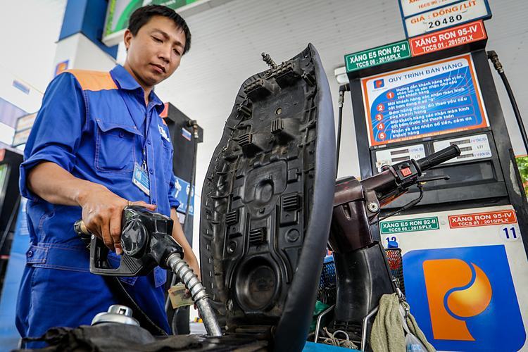 Xăng có thể tiếp tục giảm sâu vào ngày mai