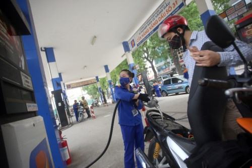 Xăng giảm giá 258 đồng/lít