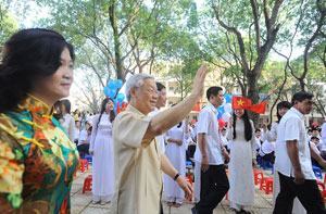 Xây dựng nhà trường văn hóa, nhà giáo mẫu mực, HS thanh lịch