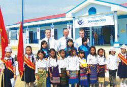 Xây trường cho học sinh Kdong