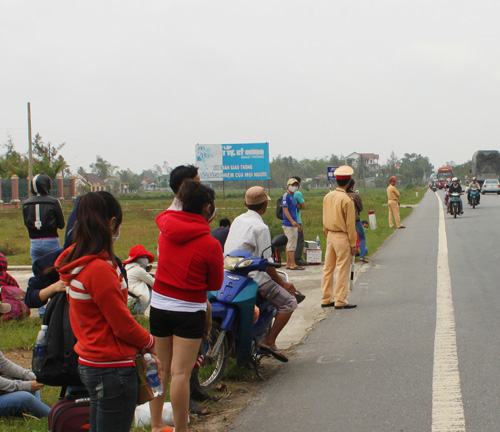 Xe 16 chỗ nhồi nhét 32 khách