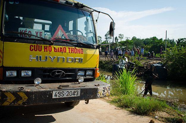 Cứu hộ xe tai nạn - Ảnh: Tấn Lực