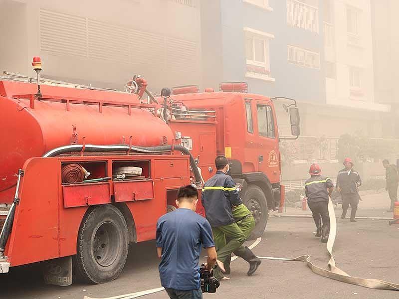 Xe cứu hỏa cũ, nhà cao tầng cháy là thua