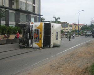 Xe đầu kéo bốc cháy