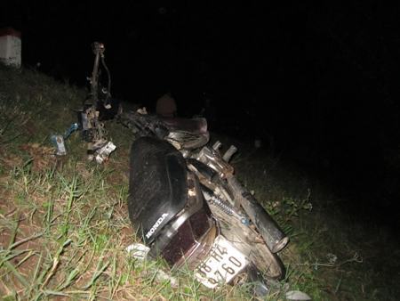 Xe máy lao xuống vực, hai thanh niên chết thảm