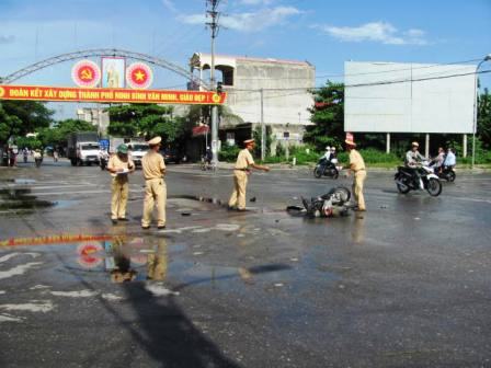 Xe sang Range Rover gây tai nạn, một người chết
