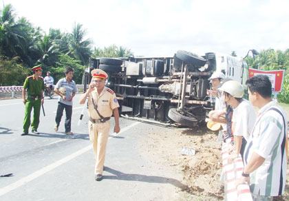 Xe tải lật do tấm răng cưa khe co giãn cầu