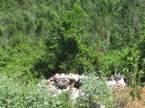 Xe tải rơi vực sâu 50 m, tài xế thoát chết hy hữu