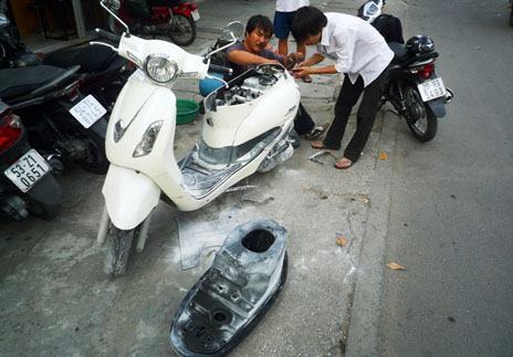 Xe tay ga bốc cháy khi đang lưu thông