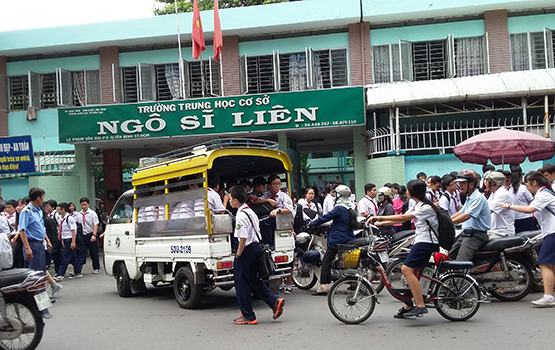 Khuyến khích HSSV đến trường bằng xe buýt