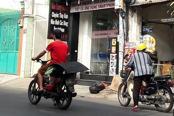 Thu hồi, xử lý xe máy cũ nát, hết đát: Nên hỗ trợ người nghèo tự nguyện giao nộp xe