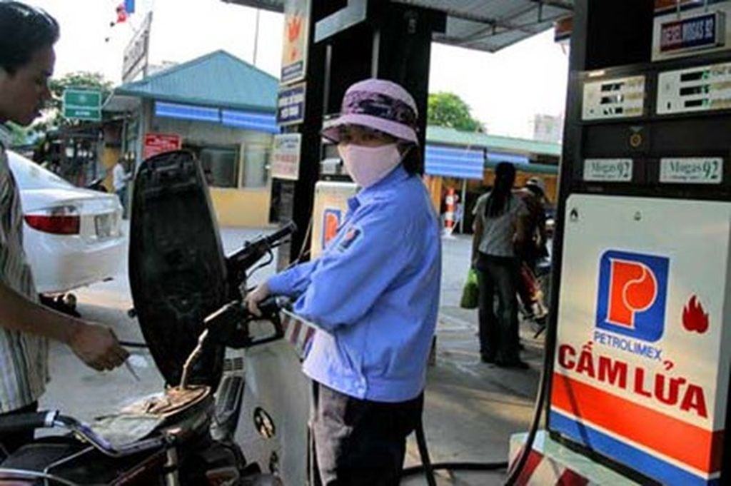 Xăng Ron 92 tăng 680 đồng/lít