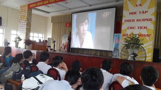 Học sinh học văn từ phim ảnh