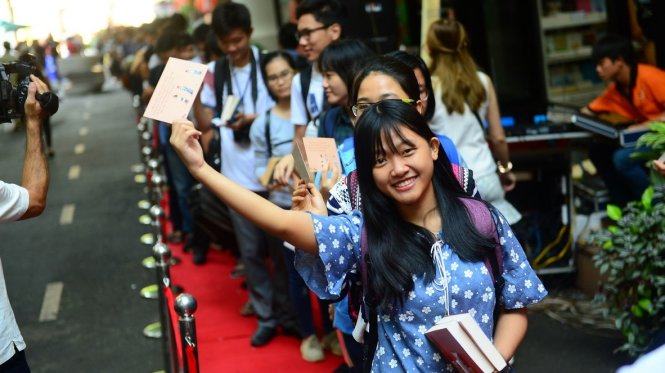 Xếp hàng từ 5g sáng xin chữ ký Nguyễn Nhật Ánh 