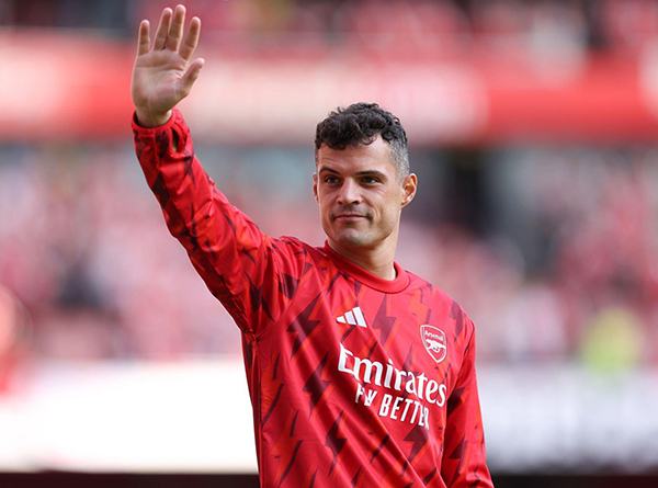 Xhaka chia tay Arsenal với mức giá không ngờ