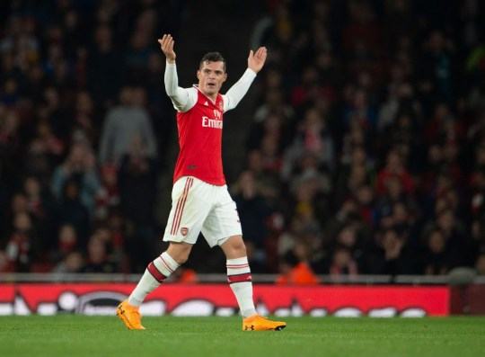 Xhaka tan nát cõi lòng sau khi khiêu khích fan Arsenal