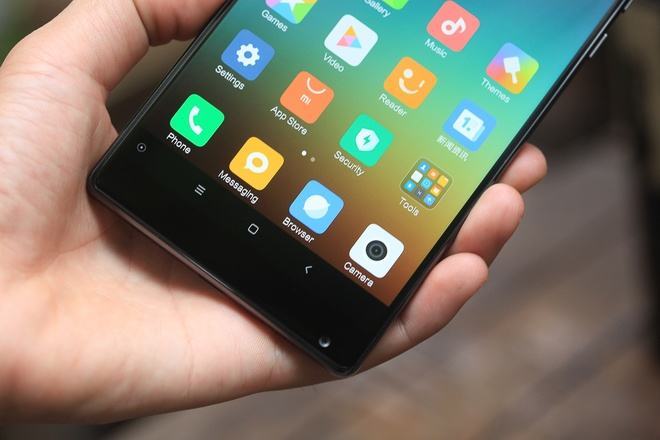 Xiaomi Mi Mix về Việt Nam với giá từ 18 triệu đồng