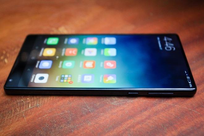 Xiaomi Mi Mix về Việt Nam với giá từ 18 triệu đồng