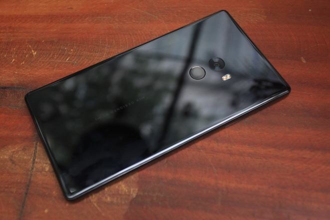 Xiaomi Mi Mix về Việt Nam với giá từ 18 triệu đồng