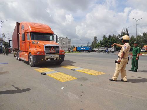 Xử lý mạnh xe quá khổ, quá tải