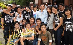 Xua đi những nỗi buồn để cống hiến