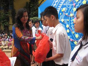 Xuân về trên… sân trường