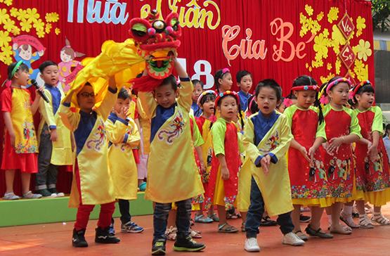 Xuân về trên các sân trường