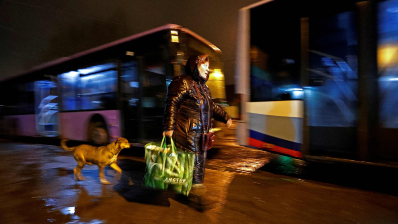 Xung đột miền đông Ukraine leo thang, hàng chục ngàn người di tản sang Nga