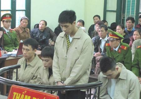 Yêu kiểu “côn đồ”, lĩnh án vì cuồng ghen