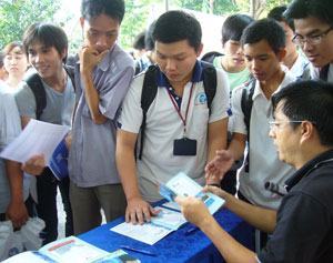 Yếu ngoại ngữ, vừa thua vừa… thiệt