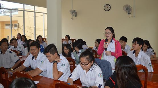 Học viên đối thoại với lãnh đạo