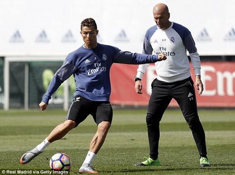 Zinedine Zidane cho bộ ba BBC ngồi ngoài trận gặp Gijon