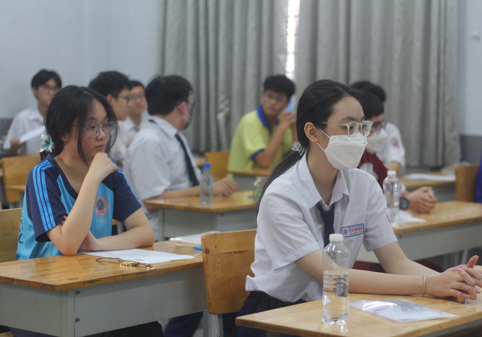 Tăng hơn 7.000 nguyện vọng, thí sinh phải đạt trên 8 điểm mỗi môn mới trúng tuyển Trường ĐH Kinh tế – Luật