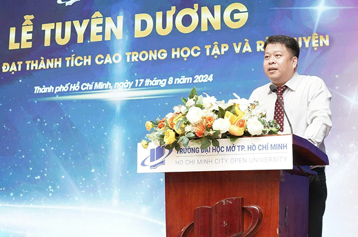 Trường ĐH Mở TP.HCM tuyên dương gần 400 sinh viên tiêu biểu, xuất sắc