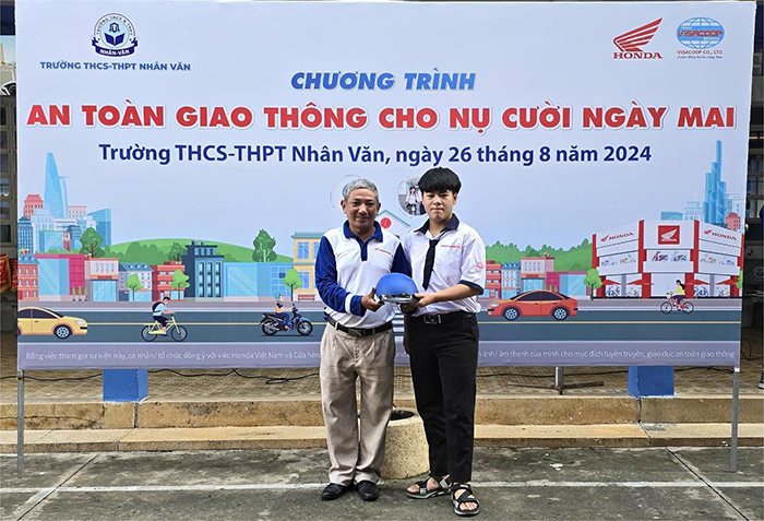 Trang bị kiến thức, kỹ năng an toàn giao thông cho học sinh