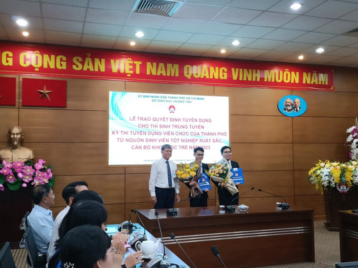 TP.HCM cần tuyển 2 giáo viên cho trường chuyên từ nguồn sinh viên tốt nghiệp xuất sắc