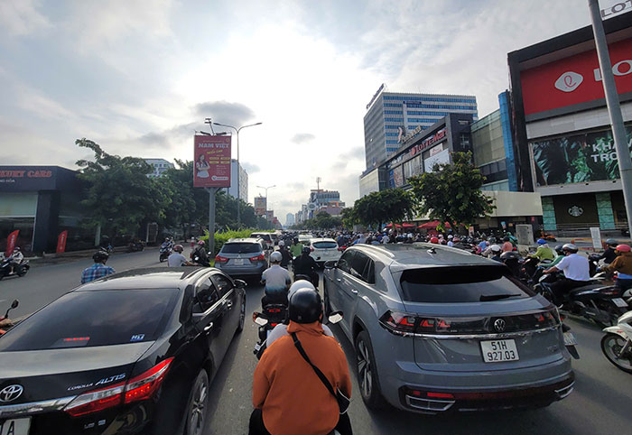 Giao thông công cộng là phương án cho bài toán kẹt xe của TP.HCM