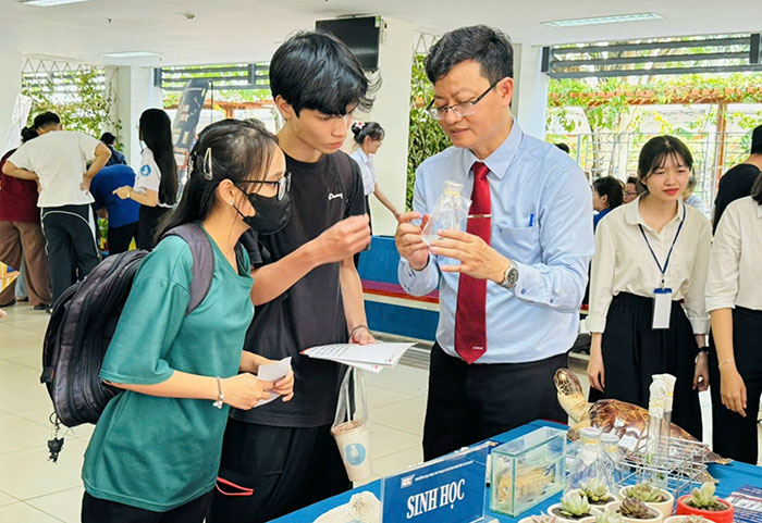 TP.HCM đề nghị trường đại học trên địa bàn tổ chức trải nghiệm một ngày làm sinh viên cho học sinh thành phố