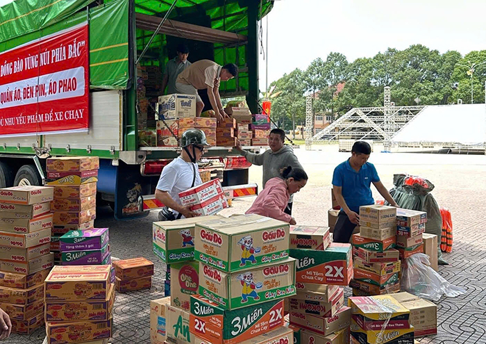 Không để người dân bị đói rét, nhanh chóng ổn định sản xuất, học sinh sớm được đến trường