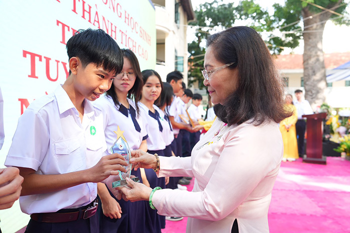 Học sinh Trường THPT Lê Quý Đôn: Chủ động tự học, nuôi dưỡng ước mơ, rèn nung chí hướng