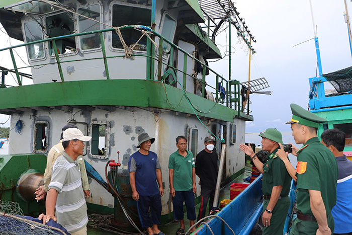 Miền Trung khẩn trương cấm biển, lên phương án phòng chống sạt lở