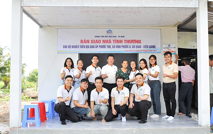 DSHi – Team trao tặng nhà tình thương cho hộ nghèo