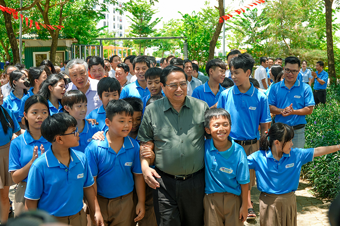 Thủ tướng Chính phủ kiểm tra công trình trọng điểm và động viên thầy trò trường Hy Vọng