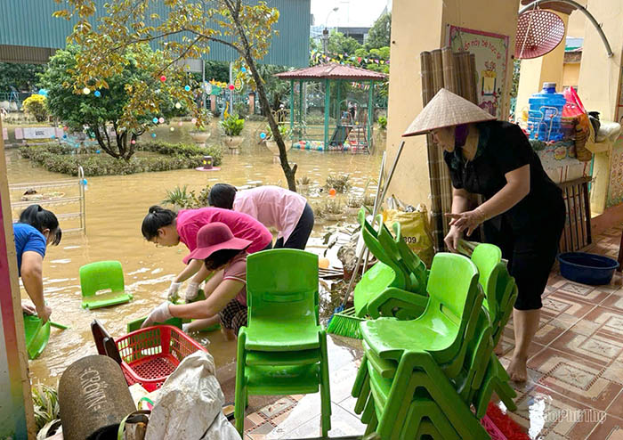 Xem xét hỗ trợ, không thu học phí đối với trẻ mầm non, học sinh phổ thông vùng bão lũ