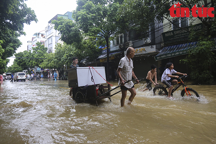 Thủ tướng chỉ đạo tập trung ứng phó lũ lớn, đảm bảo an toàn đê điều