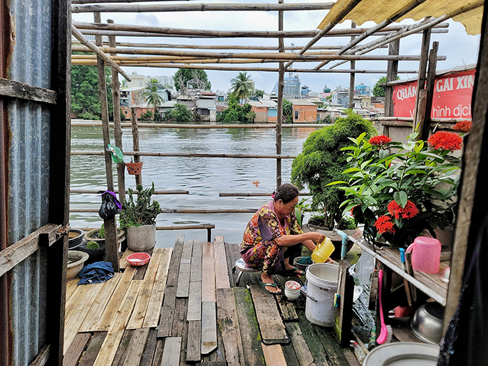 Di dời nhà trên và ven kênh rạch: Người dân sống tạm bợ chờ ngày di dời