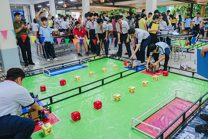 TP.HCM: Hơn 200 đội thi tranh tài vòng sơ loại Cuộc thi AI Hackathon 2024 dành cho học sinh THCS, THPT