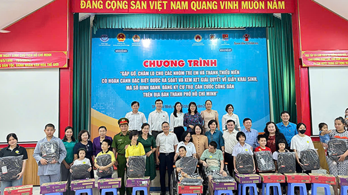 Nhiều trẻ em, thanh niên có hoàn cảnh đặc biệt ở TP.HCM được cấp giấy khai sinh