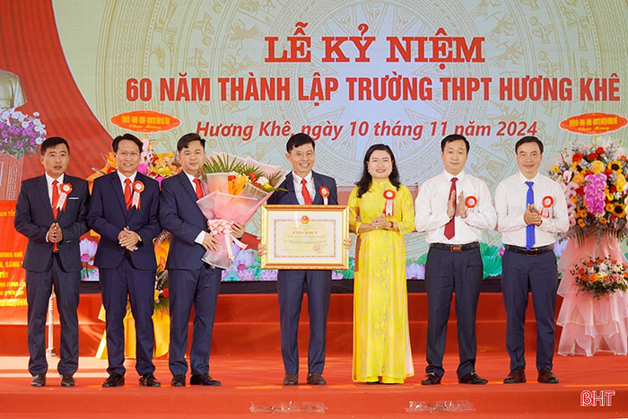 Trường THPT Hương Khê (Hà Tĩnh): Kỷ niệm 60 năm thành lập