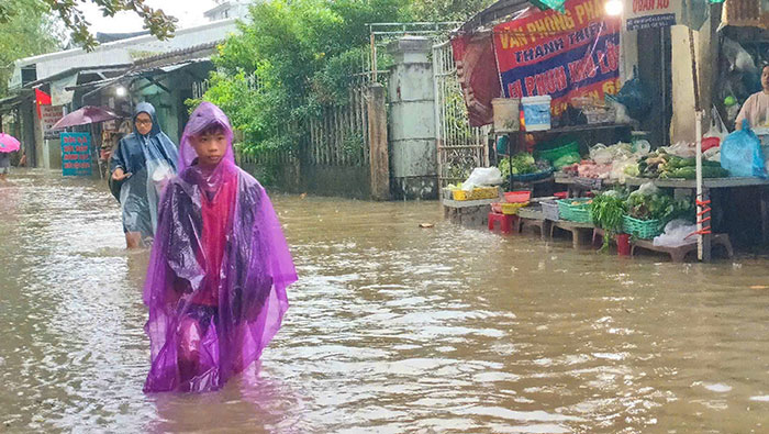 Miền Trung: Mưa lớn gây ngập lụt và sạt lở nhiều nơi